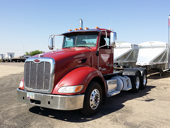 2010 Peterbilt 386  Conventional - Day Cab