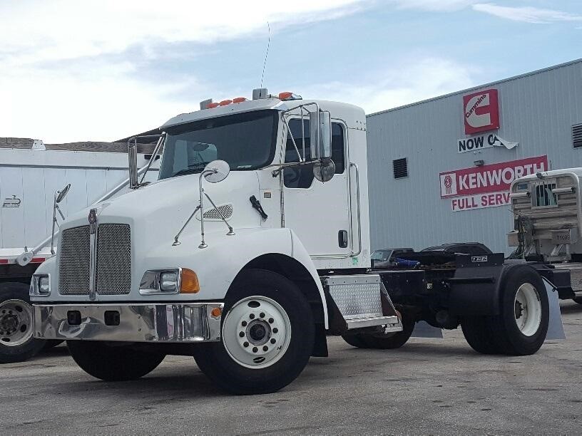 2008 Kenworth T300  Conventional - Day Cab