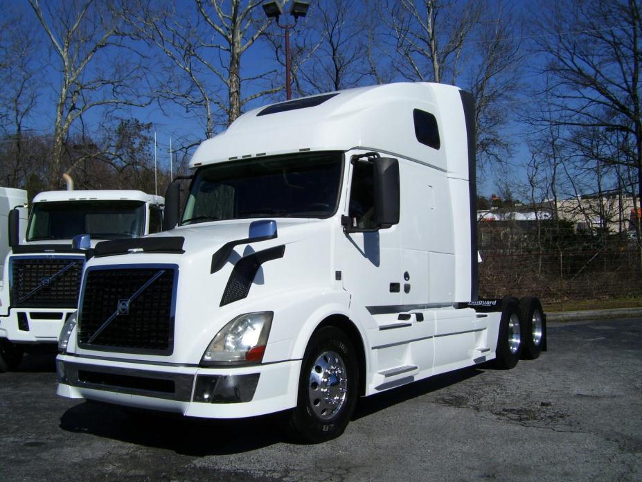 2013 Volvo Vnl  Conventional - Sleeper Truck