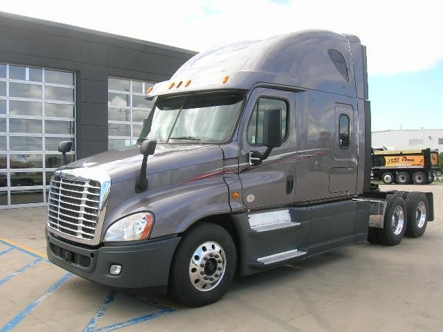 2014 Freightliner Cascadia  Conventional - Sleeper Truck