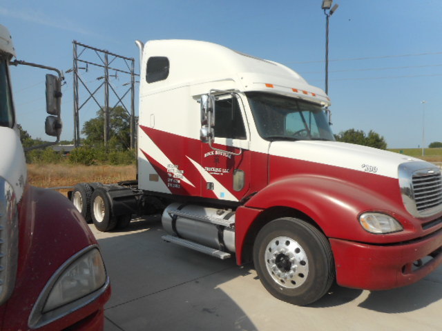 2004 Freightliner Fcl12064st  Conventional - Sleeper Truck