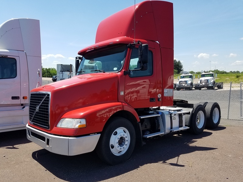 2011 Volvo Vnm420  Conventional - Day Cab