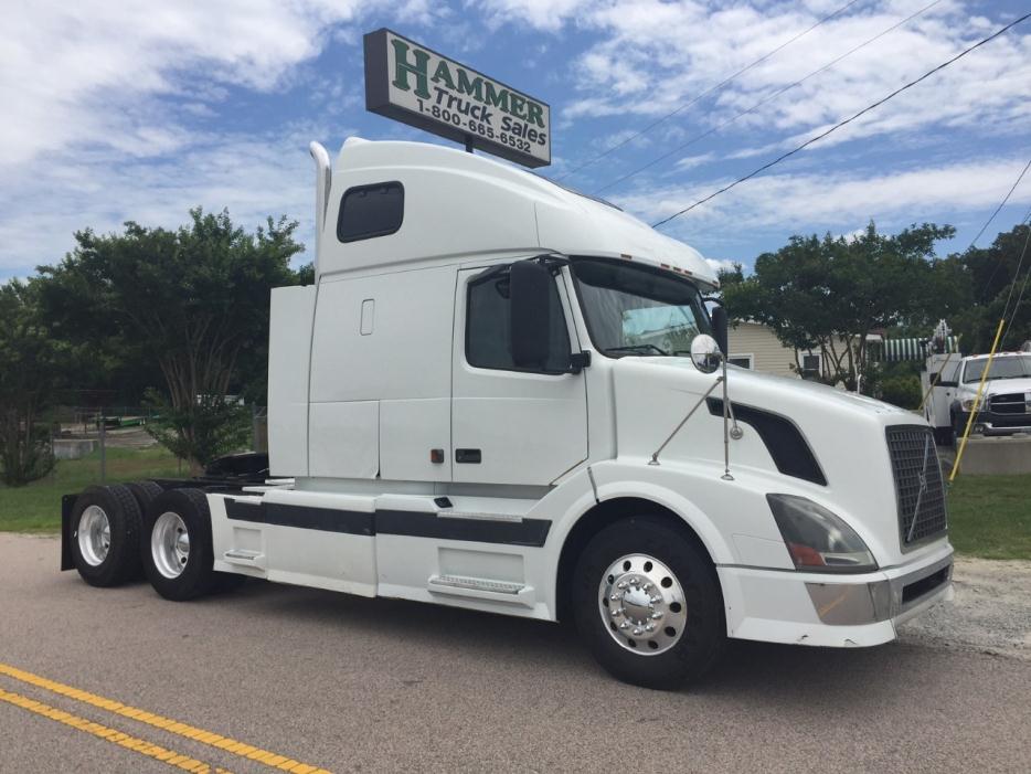 2005 Volvo Vnl  Conventional - Sleeper Truck