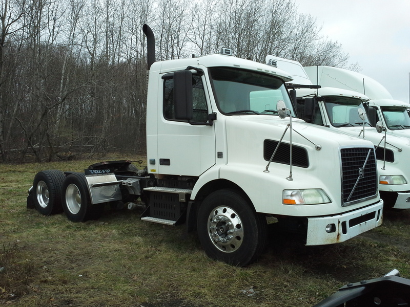2009 Volvo Vnm420  Conventional - Day Cab
