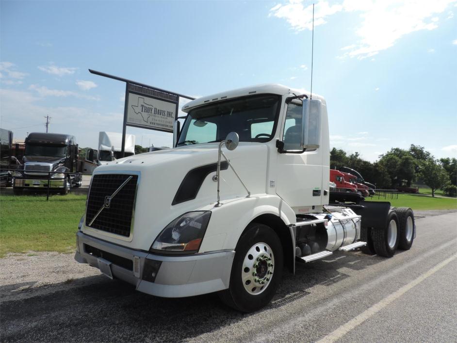 2012 Volvo Vnl62t300  Conventional - Day Cab