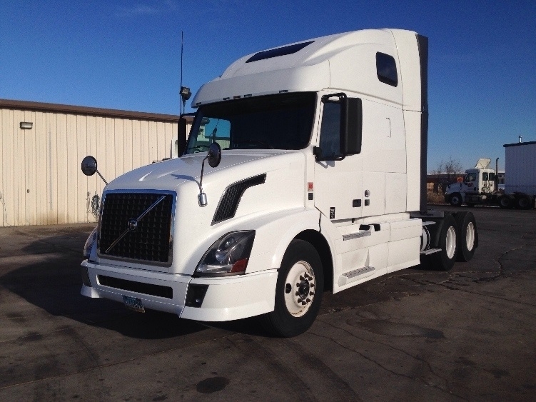 2011 Volvo Vnl64t670  Conventional - Sleeper Truck