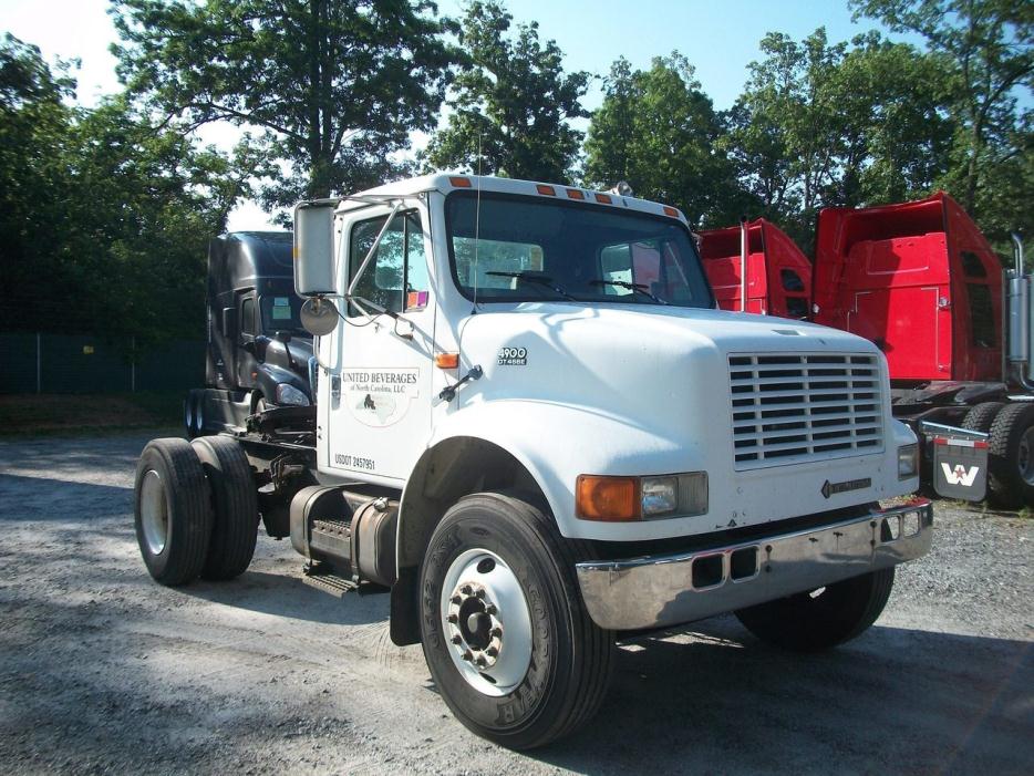 2000 International 4900  Conventional - Day Cab