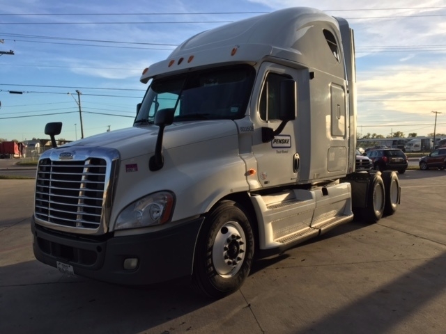 2011 Freightliner Cascadia 125  Conventional - Sleeper Truck