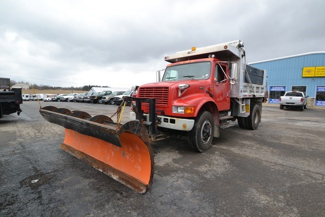 2002 International 4900  Dump Truck