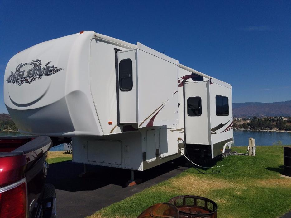 2007 Heartland Cyclone 3210