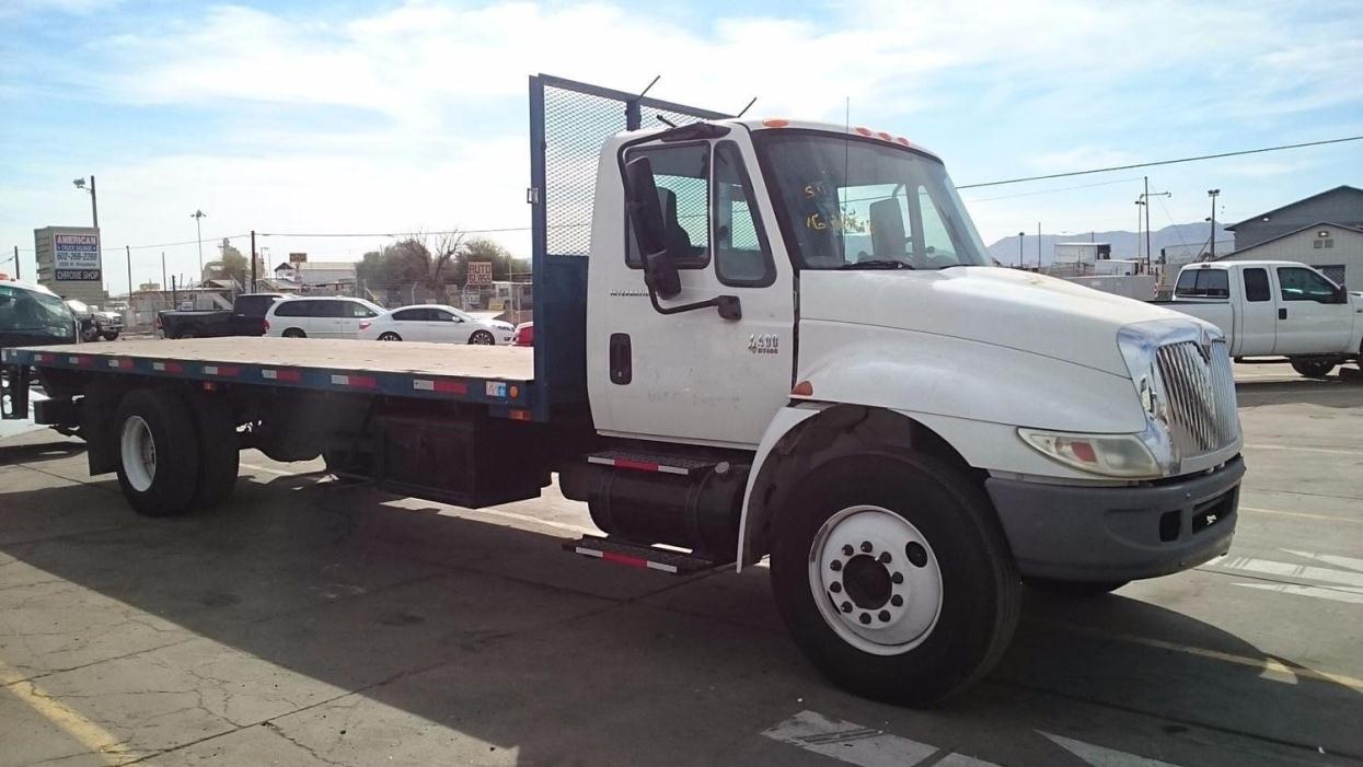 2005 International Durastar 4400  Flatbed Truck