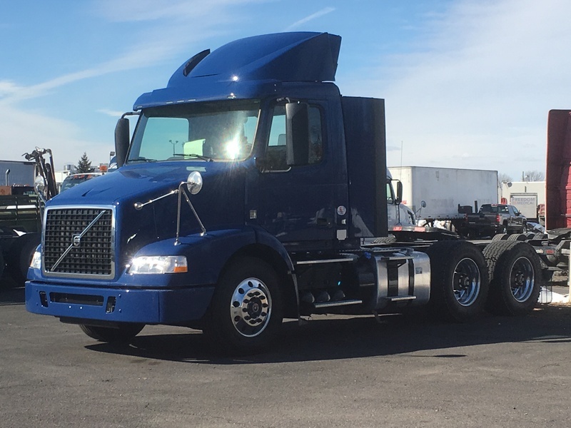 2016 Volvo Vnm420  Conventional - Day Cab