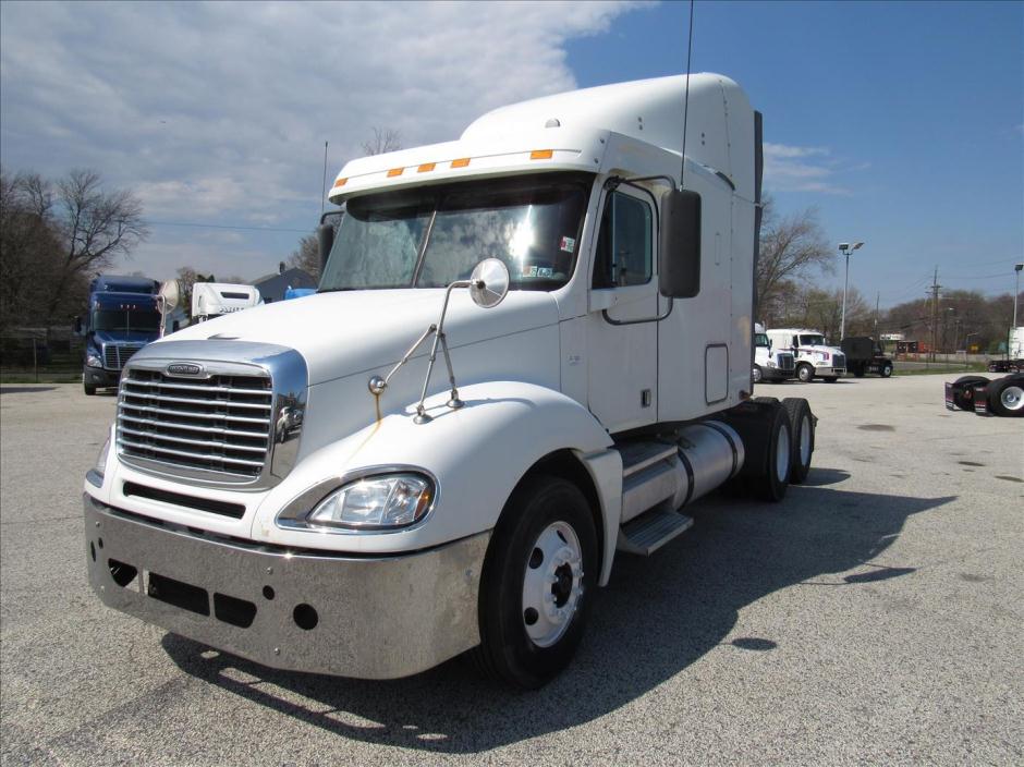 2009 Freightliner Columbia  Conventional - Sleeper Truck