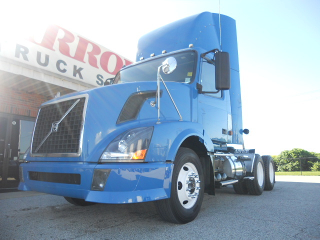 2008 Volvo Vnl64t  Conventional - Day Cab
