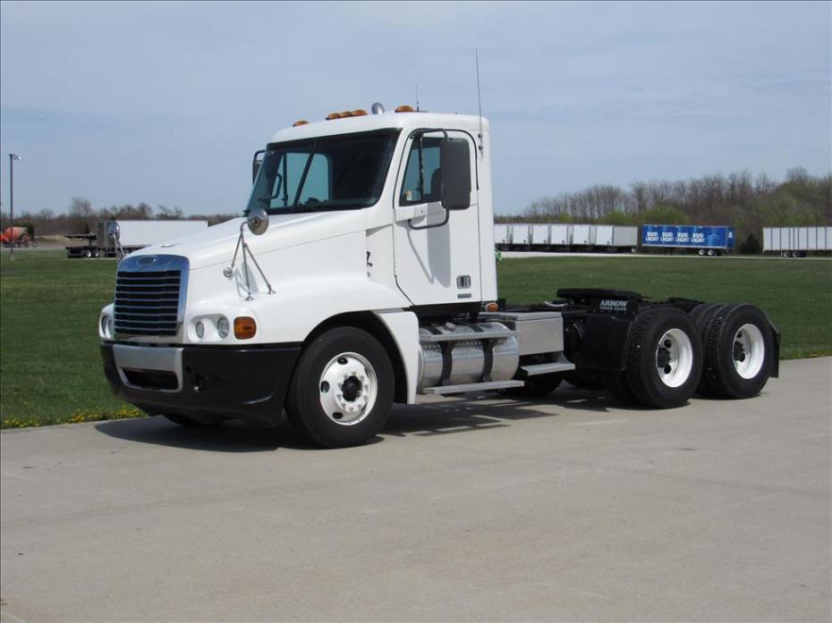 2009 Freightliner Century  Conventional - Day Cab