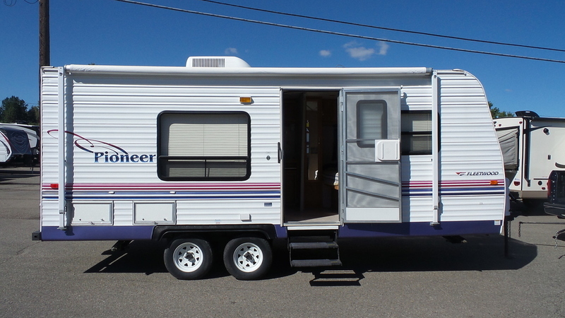 2005 Fleetwood Pioneer 19T4