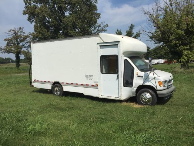 2002 Ford E-450 Super  Box Truck - Straight Truck