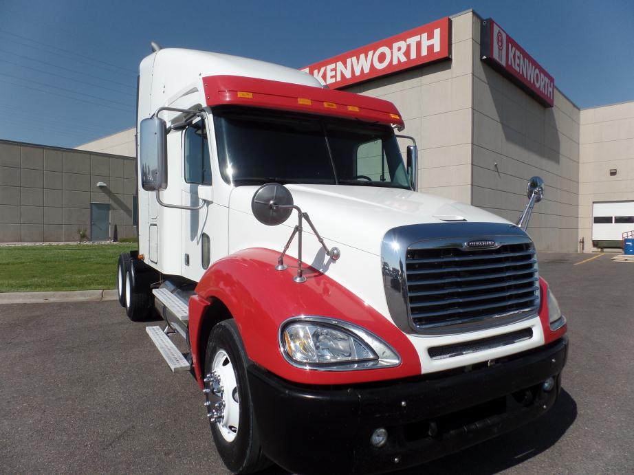 2007 Freightliner Fcl12064st  Conventional - Sleeper Truck