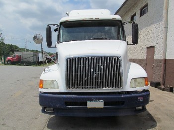 1999 Volvo Vnl 64t  Tractor