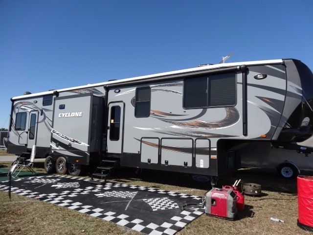 2015 Heartland Cyclone 4100 KING