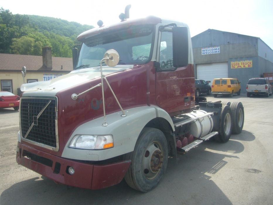 2006 Volvo Vnl64t  Conventional - Day Cab