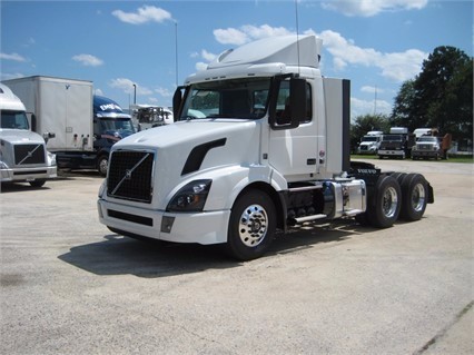 2017 Volvo Vnl64t300  Conventional - Day Cab