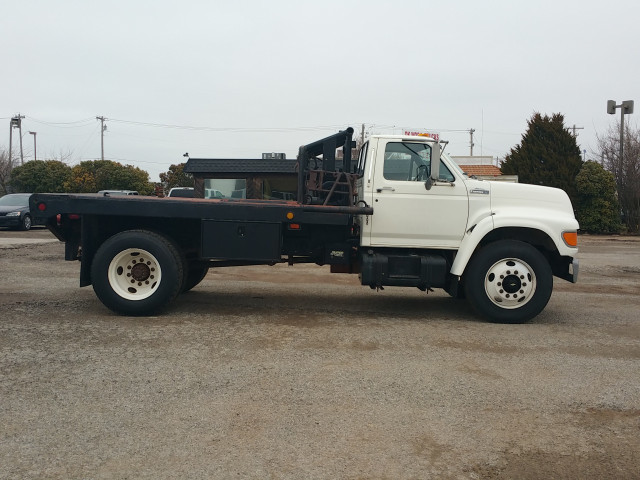 1996 Ford F700  Flatbed Truck