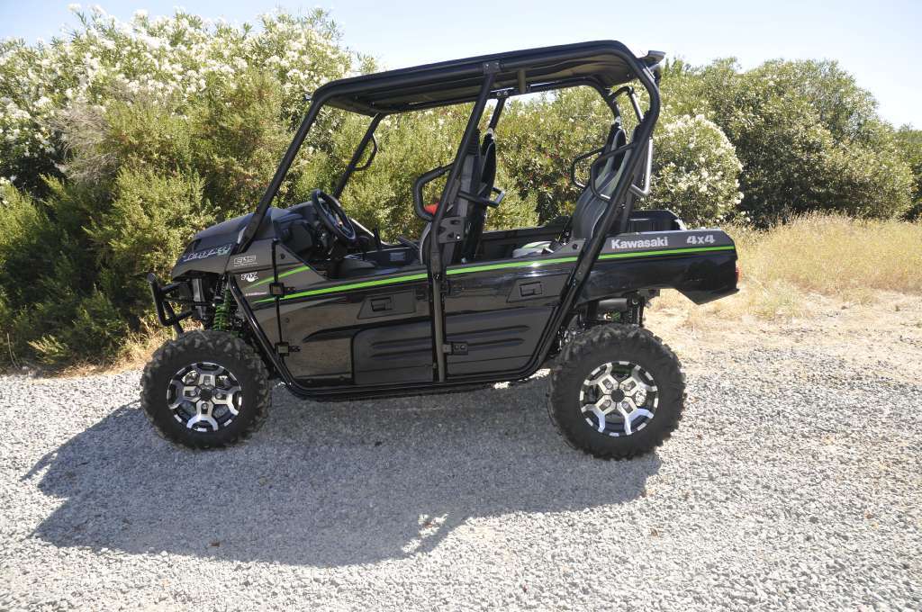 2016 Kawasaki Teryx4 LE Metallic Flat Raw Graystone