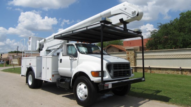 2000 Ford F-750  Bucket Truck - Boom Truck