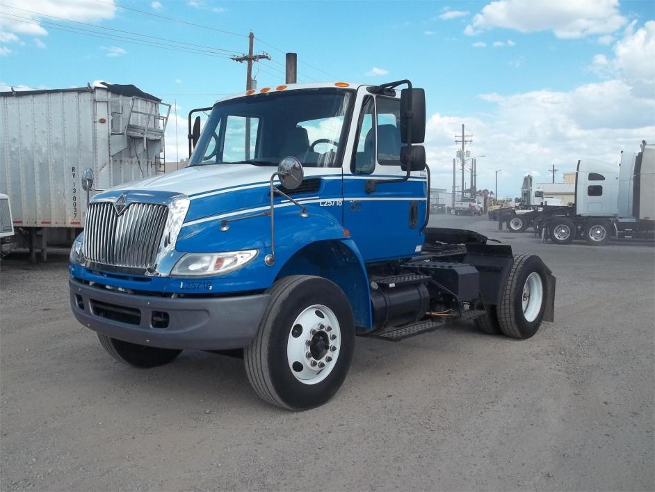 2006 International 8500  Conventional - Day Cab