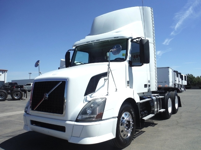 2013 Volvo Vnl300  Conventional - Day Cab