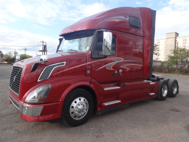 2014 Volvo Vnl670  Conventional - Sleeper Truck