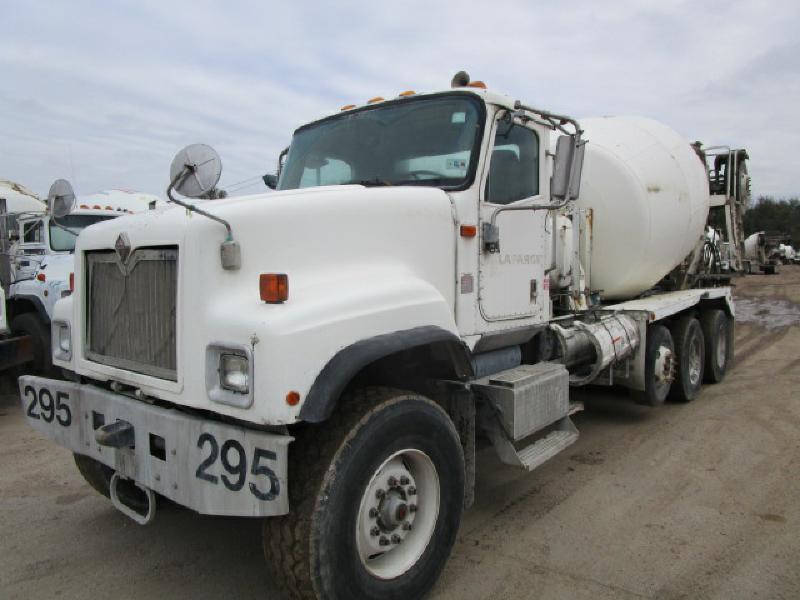 2005 International Paystar 5500i  Mixer Truck