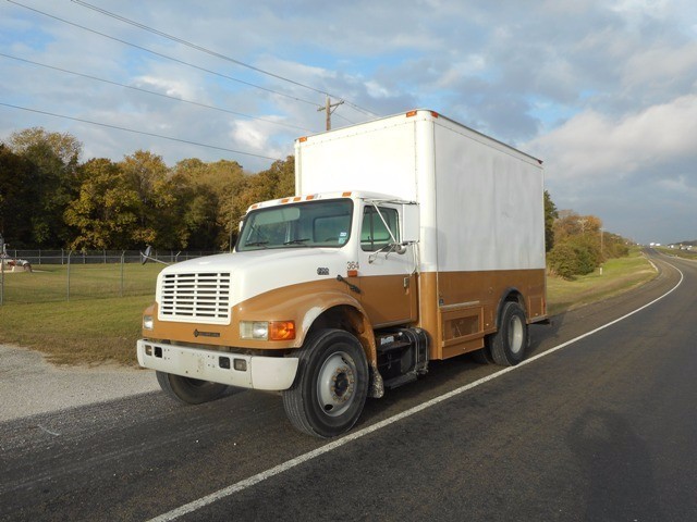 2001 International 4000  Box Truck - Straight Truck