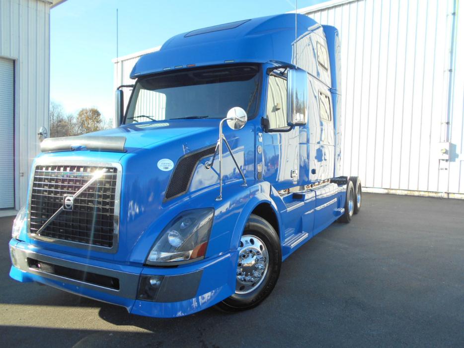 2010 Volvo Vnl  Conventional - Sleeper Truck