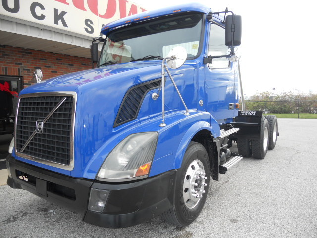 2007 Volvo Vnl300  Conventional - Day Cab