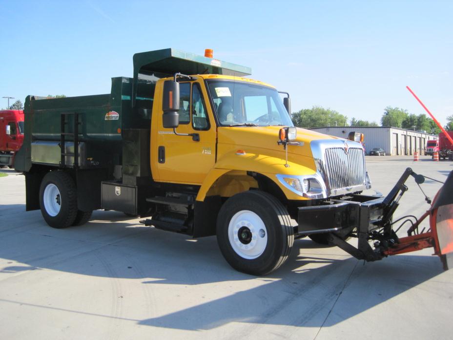 2008 International 7600  Plow Truck - Spreader Truck