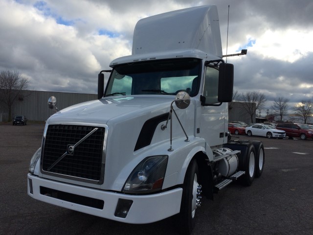 2009 Volvo Vnl300  Conventional - Day Cab