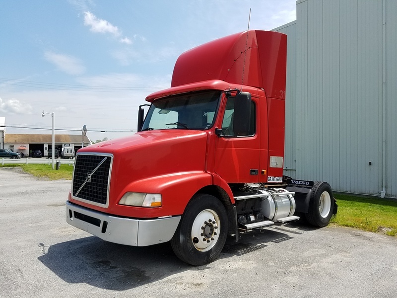 2006 Volvo Vnm420  Conventional - Day Cab