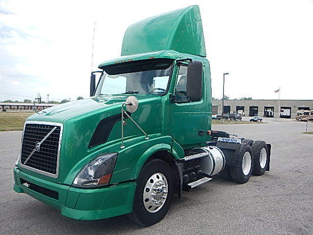 2006 Volvo Vnl64t300  Conventional - Day Cab