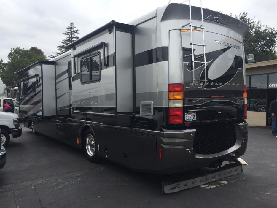 2005 Fleetwood Revolution 40C