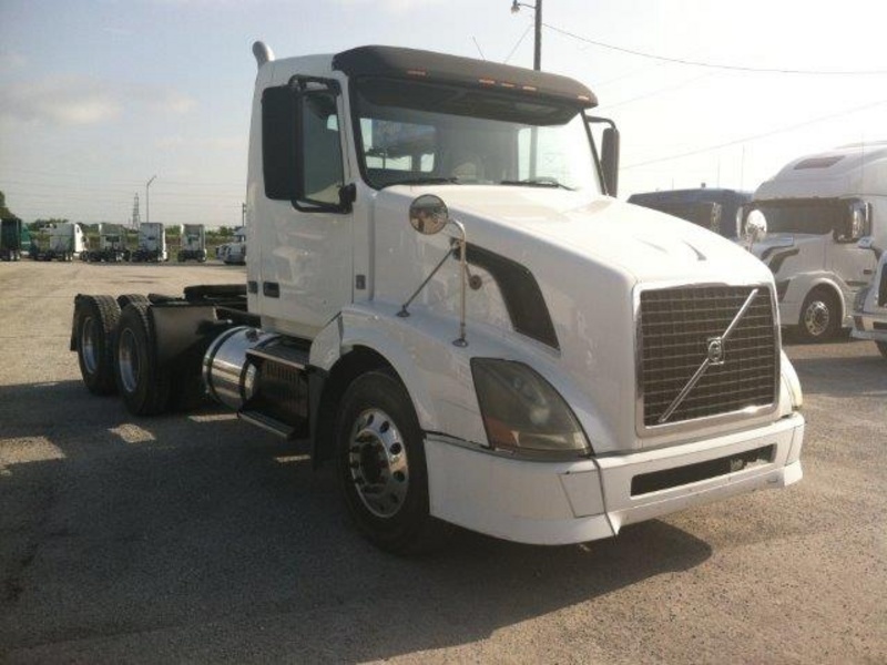 2008 Volvo Vnl64t300  Conventional - Day Cab