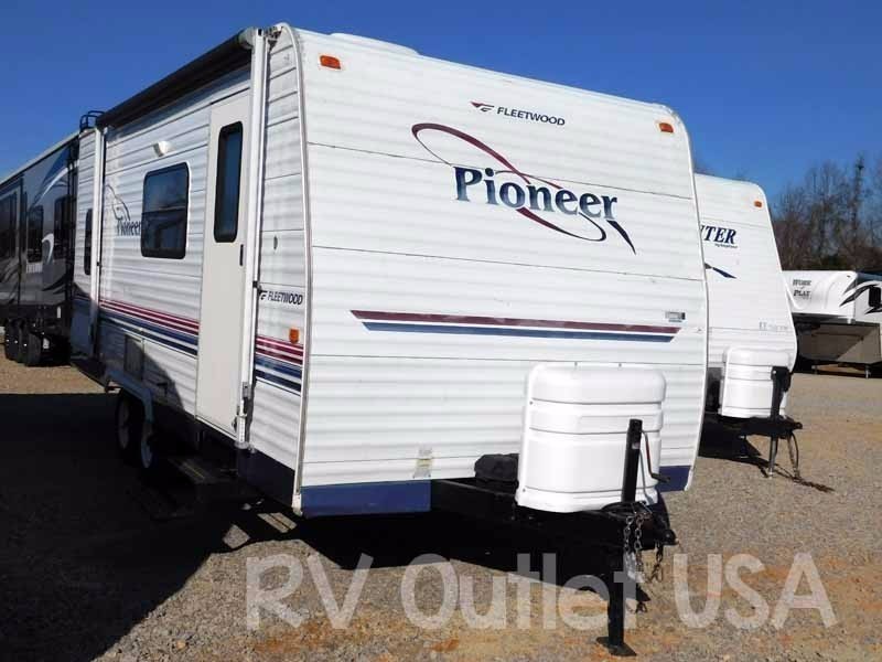 2005 Fleetwood Pioneer 18T6