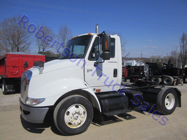 2004 International 8600  Conventional - Day Cab