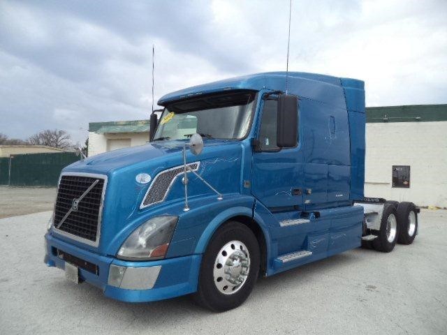 2010 Volvo Vnl64t630  Conventional - Sleeper Truck