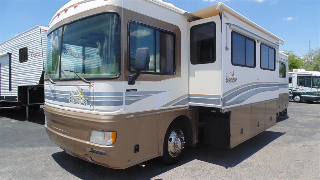 1999 Fleetwood Bounder 36S w/1sld