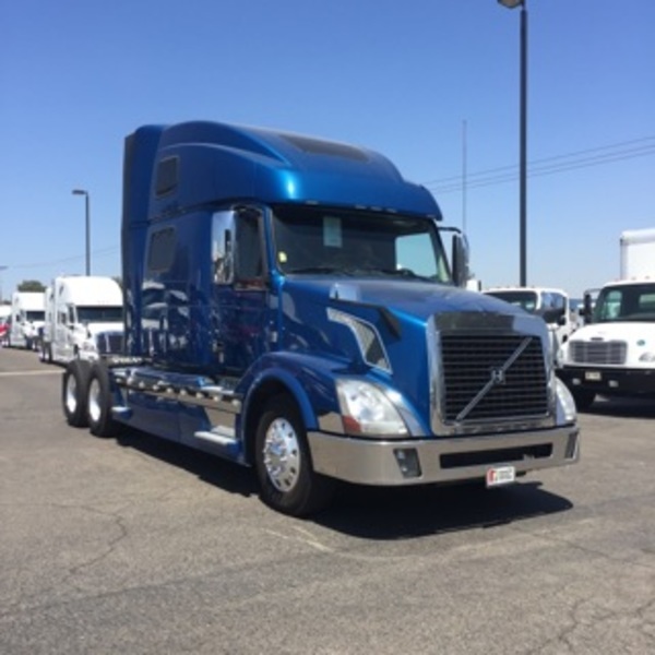 2013 Volvo Trucks Vnl-780  Conventional - Day Cab