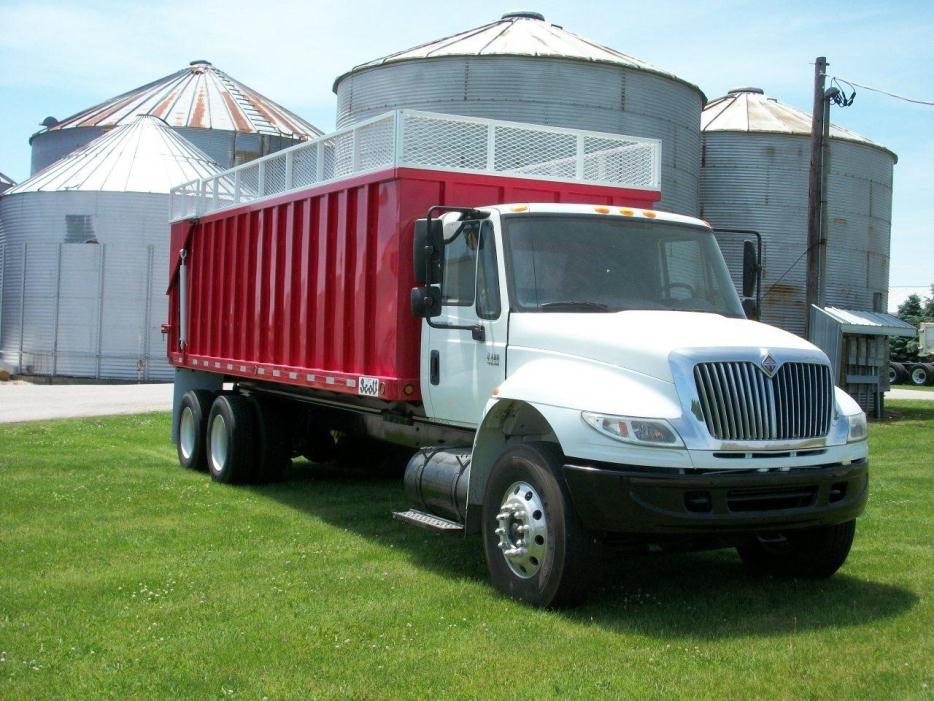 2009 International 4400  Farm Truck - Grain Truck