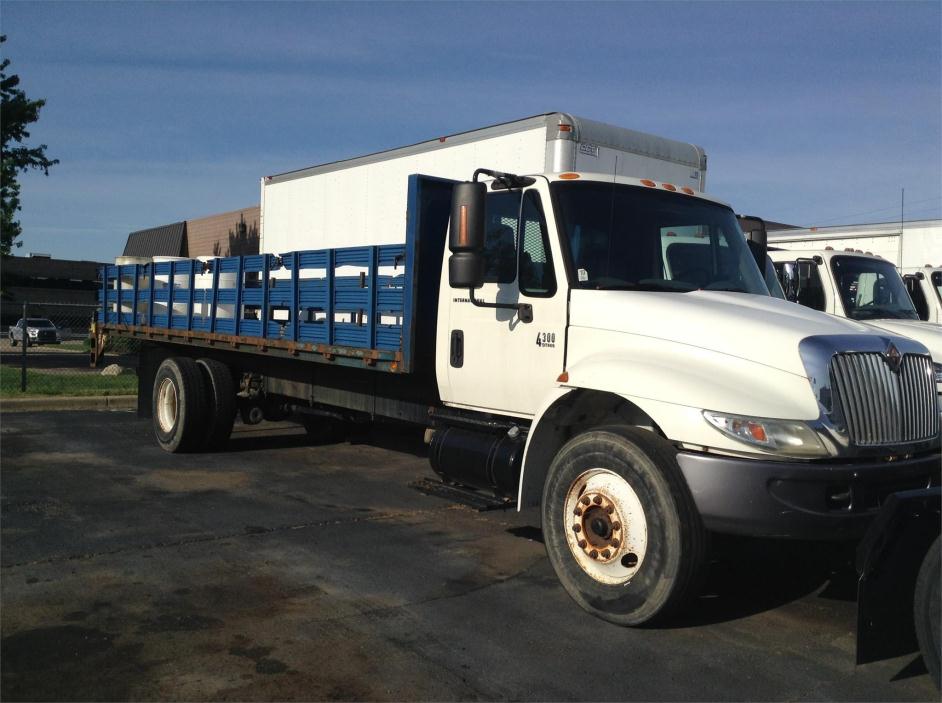 2004 International 4300  Conventional - Day Cab