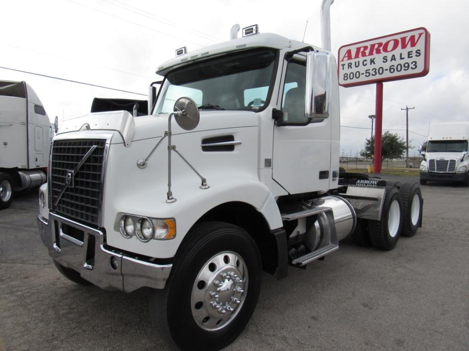 2010 Volvo Vhd  Conventional - Day Cab